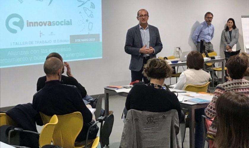 Sesión de trabajo del programa InnovaSocial Sesión de trabajo del programa InnovaSocial