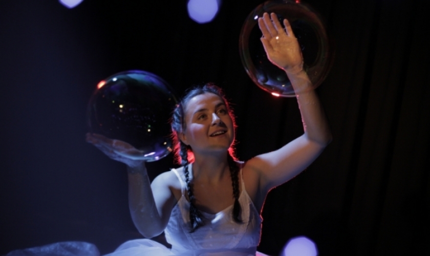 "Latidos", teatro para la primera infancia en Civican "Latidos", teatro para la primera infancia en Civican