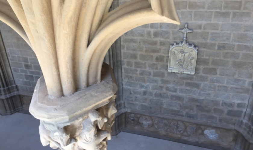 Fundación Caja Navarra comprueba el proyecto de conservación del claustro de la Catedral de Pamplona