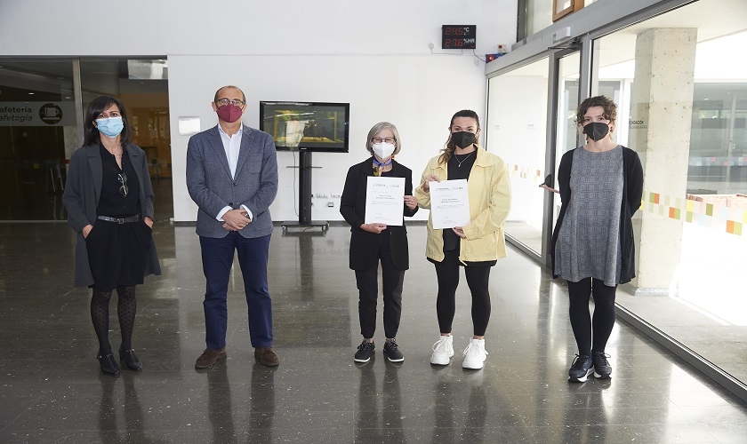 Reina Sánchez y su diseño "Adelante" se lleva el certamen Imagina CIVICAN Reina Sánchez y su diseño "Adelante" se lleva el certamen Imagina CIVICAN